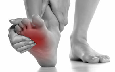 Ból dużego palca w stopie – przyczyny i metody leczenia